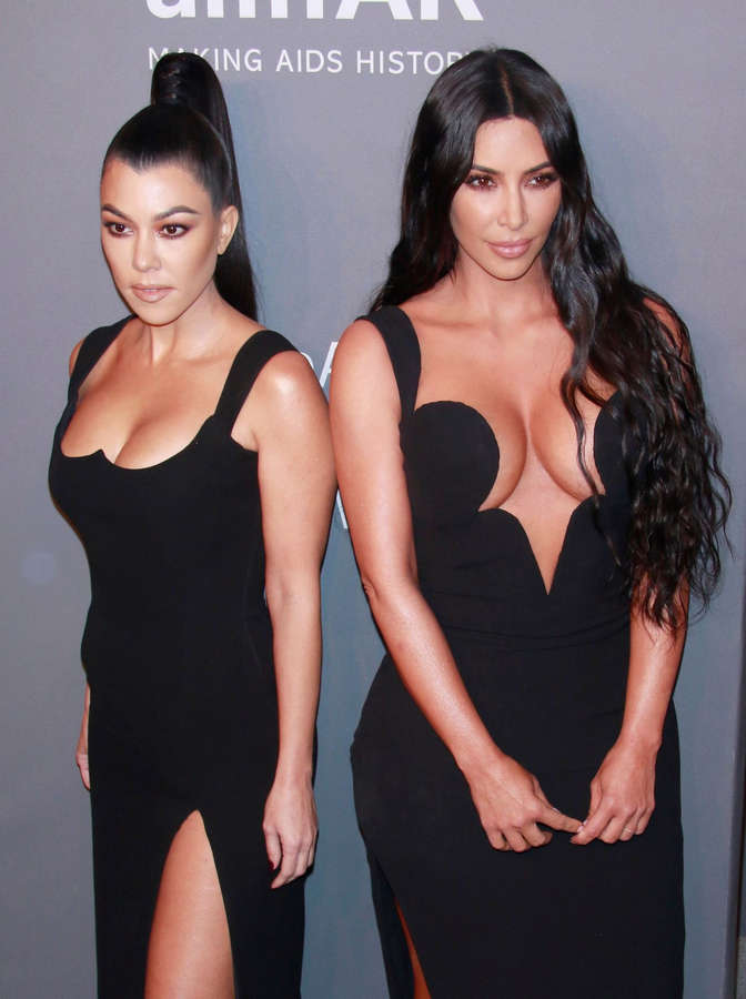 Kim Kardashian Kourtney Kardashian NSFW