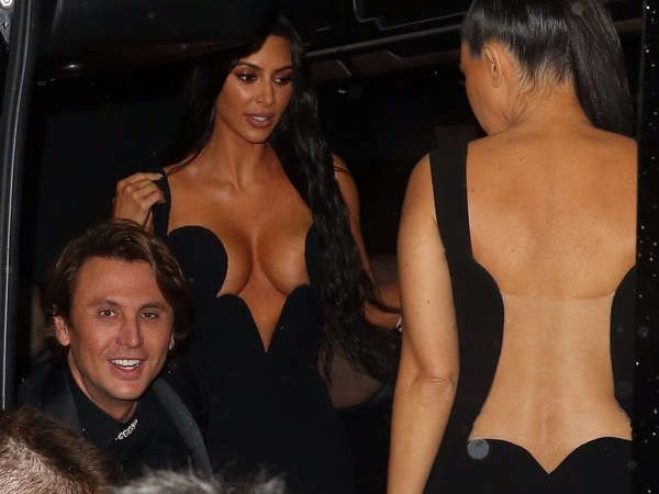 Kim Kardashian Nip Slip Kourtney Kardashian NSFW (30 photos)