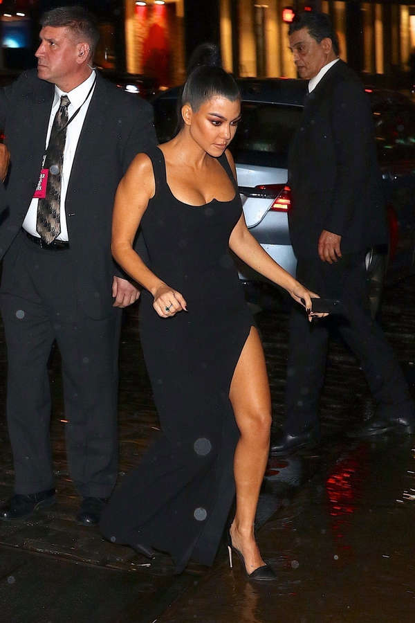 Kim Kardashian Nip Slip Kourtney Kardashian NSFW