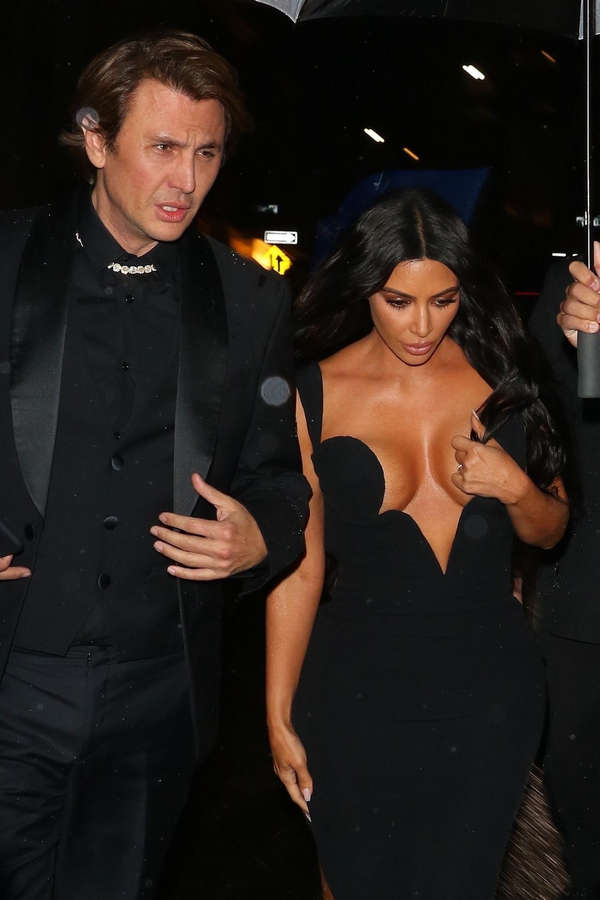 Kim Kardashian Nip Slip Kourtney Kardashian NSFW