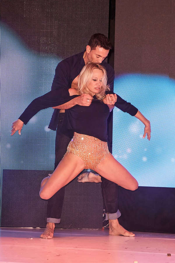 Pamela Anderson Dancing NSFW