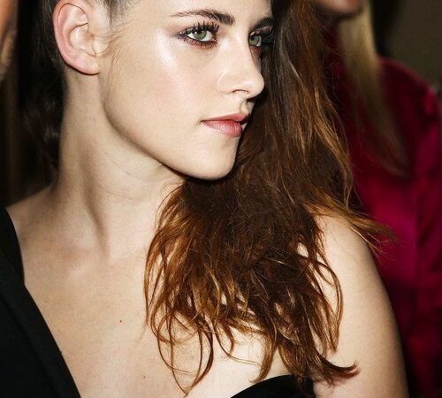 27 28 100 Kristen Stewart (2 photos)