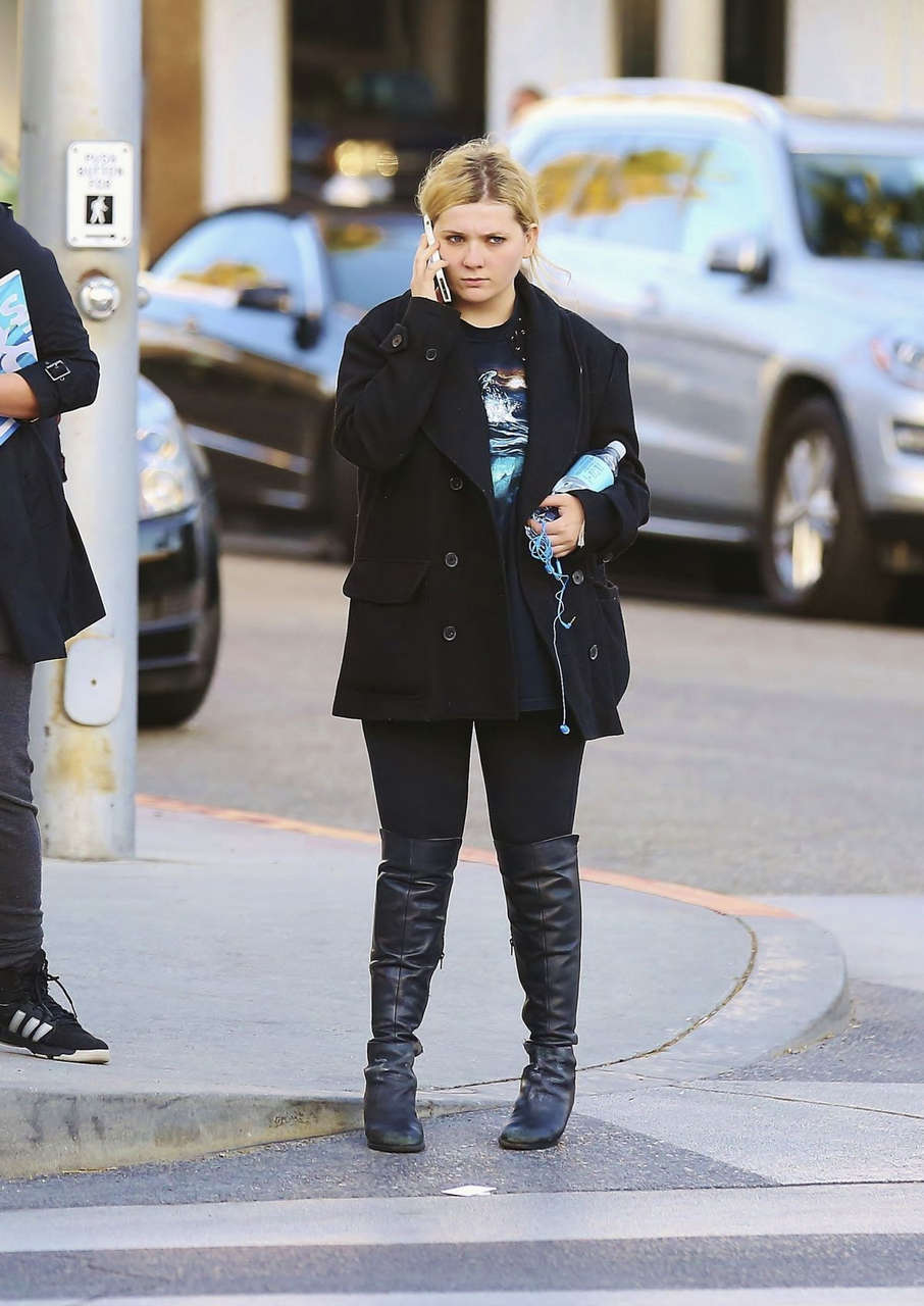 Abigail Breslin Out About Beverly Hills