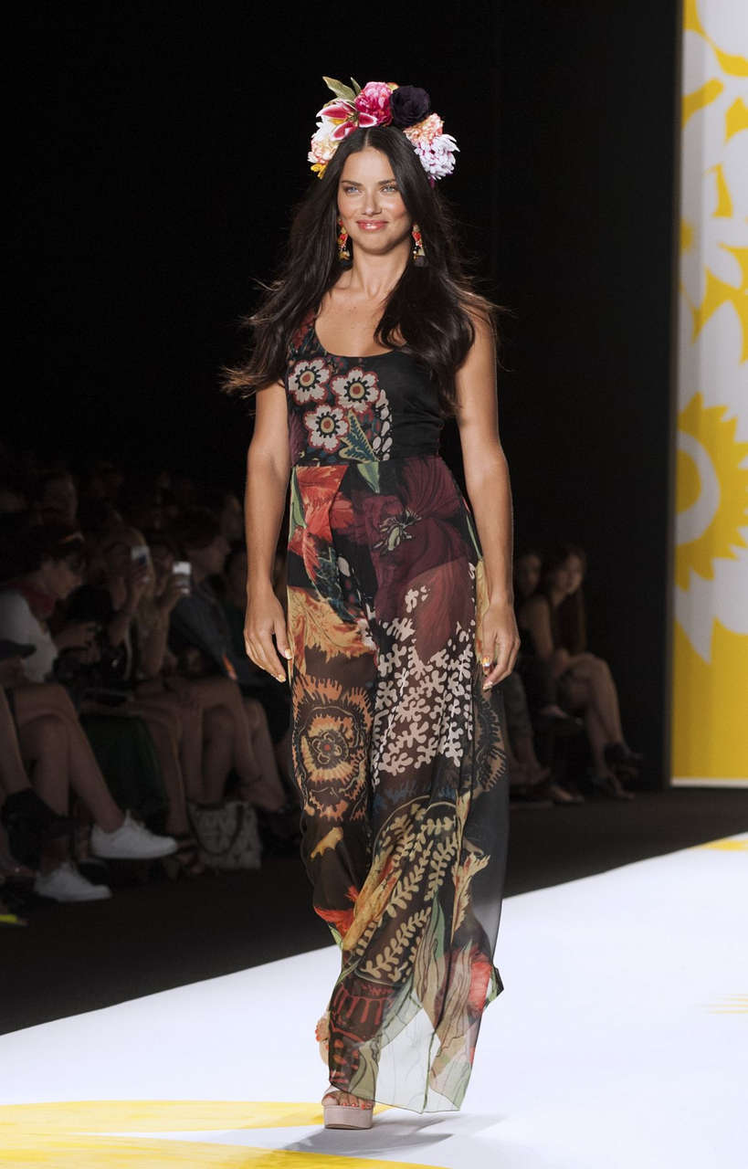Adriana Lima Ar Runway Desigual Fashion Show New York
