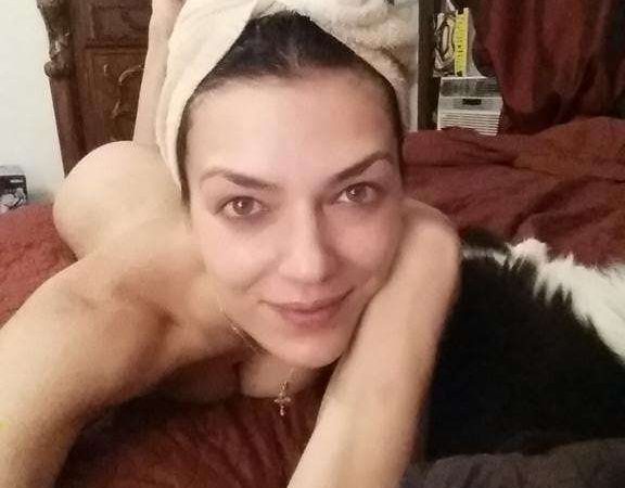 Adrianne Curry Nude Selfies (9 photos)