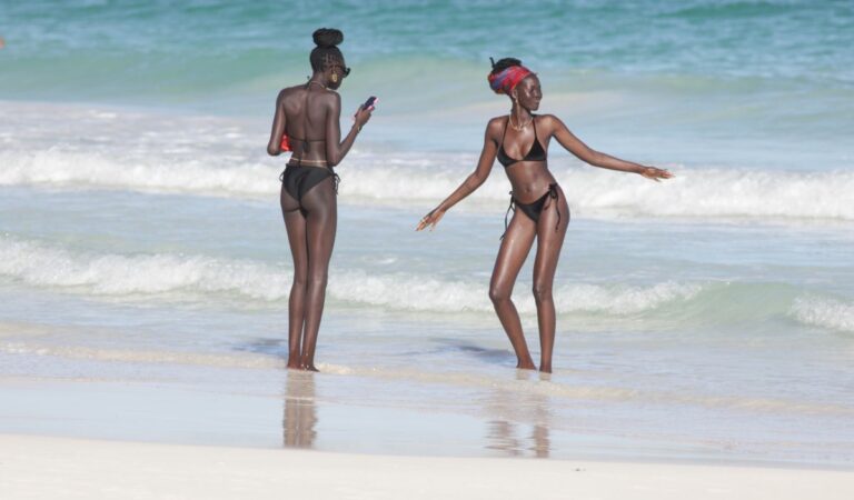 Adut Akech Friends Bikinis Beach Tulum (13 photos)