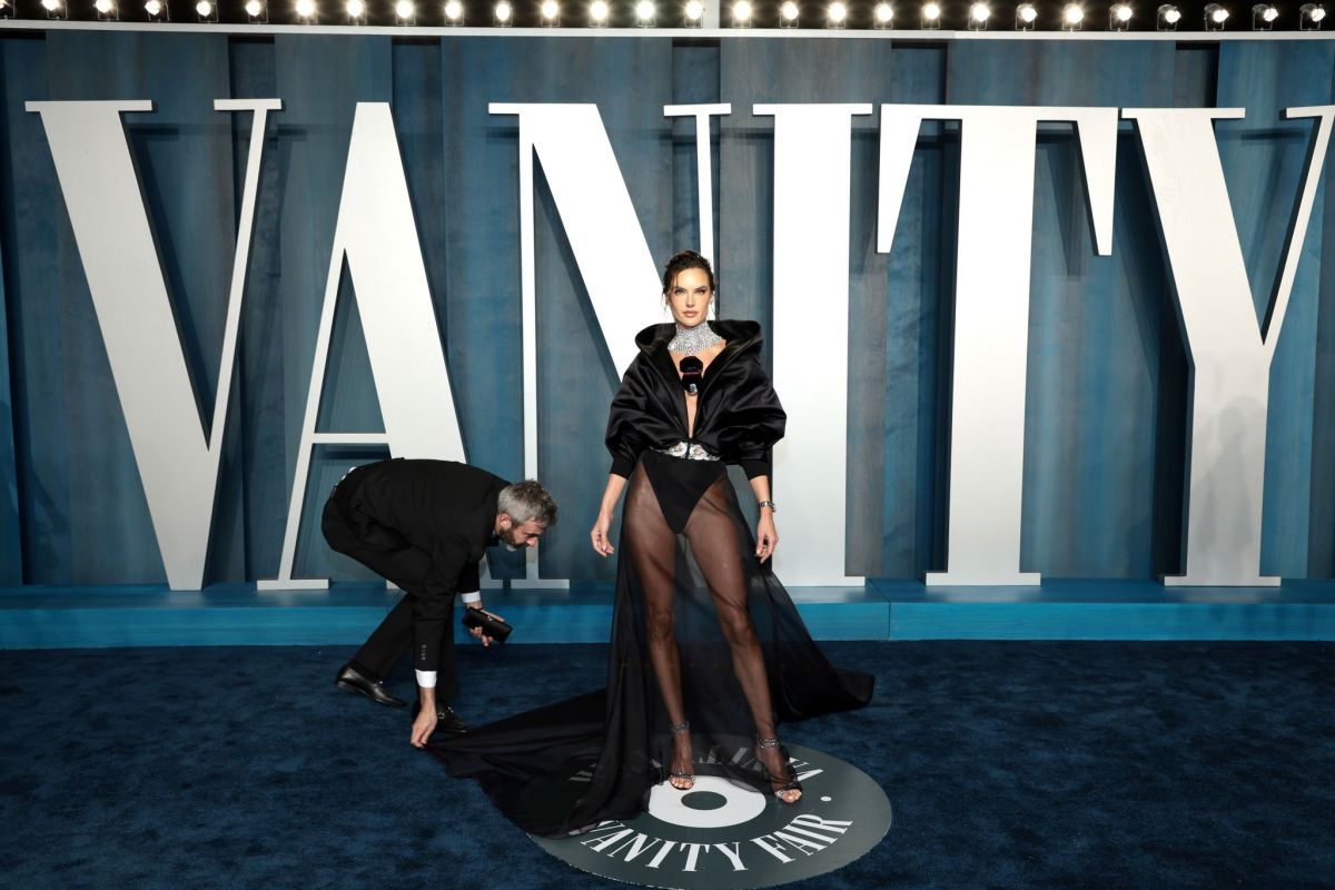 Alessandra Ambrosio 2022 Vanity Fair Oscar Party Beverly Hills