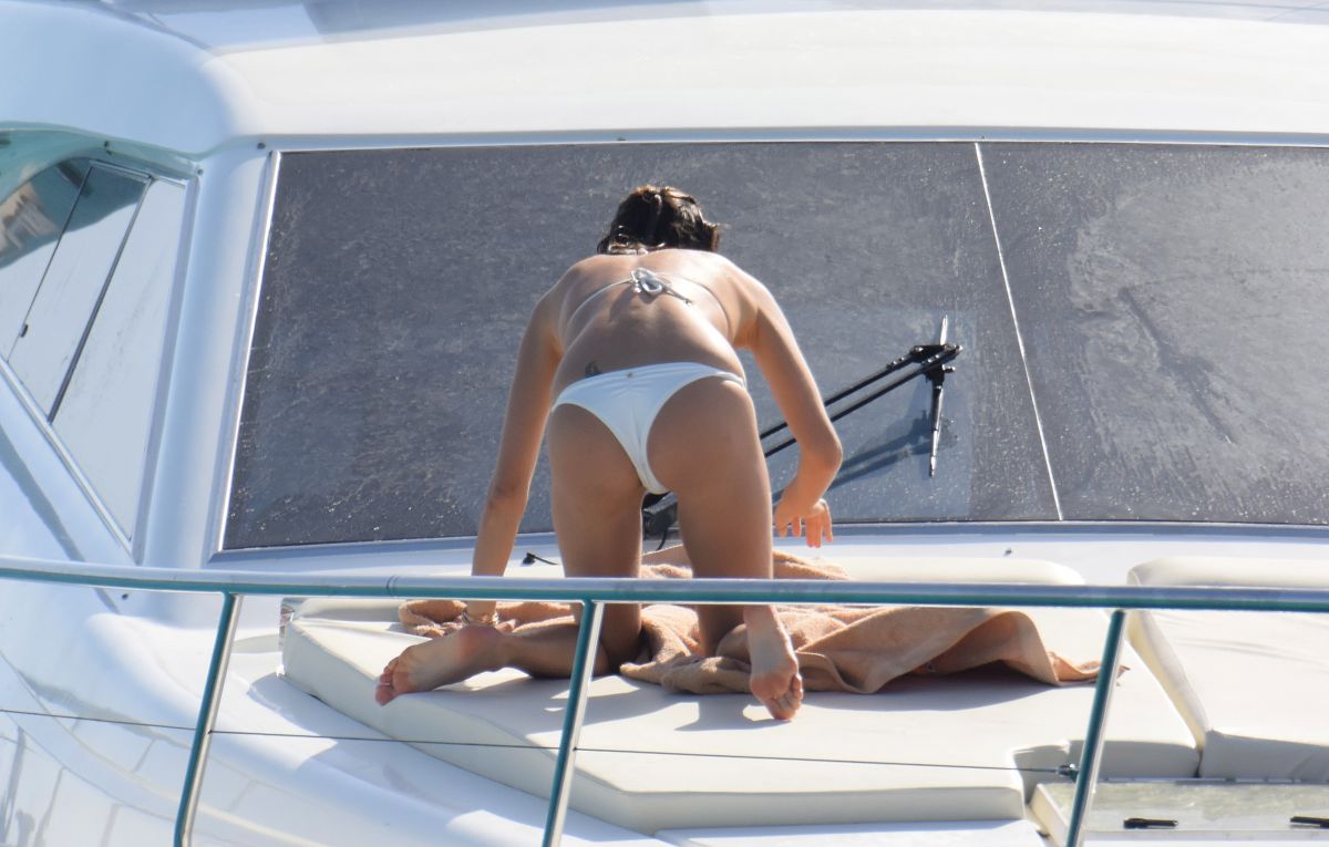 Alessandra Ambrosio Bikini Boat Ibiza