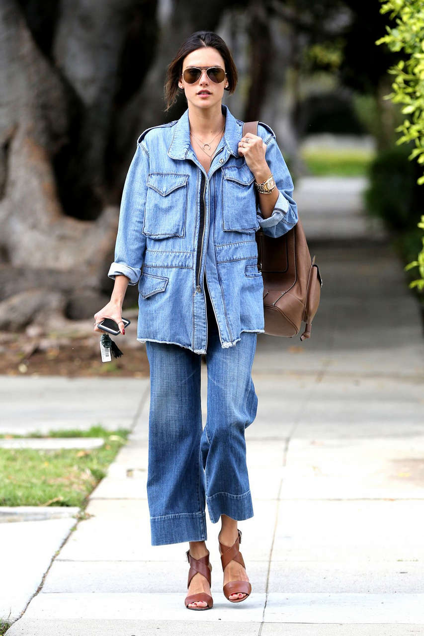 Alessandra Ambrosio Ine Jeans Out Brentwood