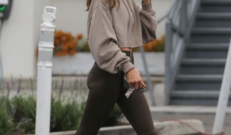 Alessandra Ambrosio Out For Coffee Brentwood (7 photos)