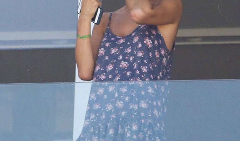 Alessandra Amnrios Chatting Phone Balcony Of Her Hotel Rio De Janeiro (7 photos)