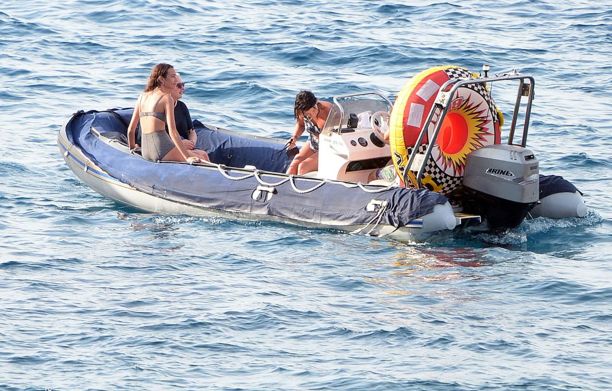 Alexa Chung Pixie Geldof Boat Mallorca