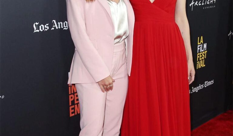 Alexandra Daddario And Minka Kelly Hot (1 photo)