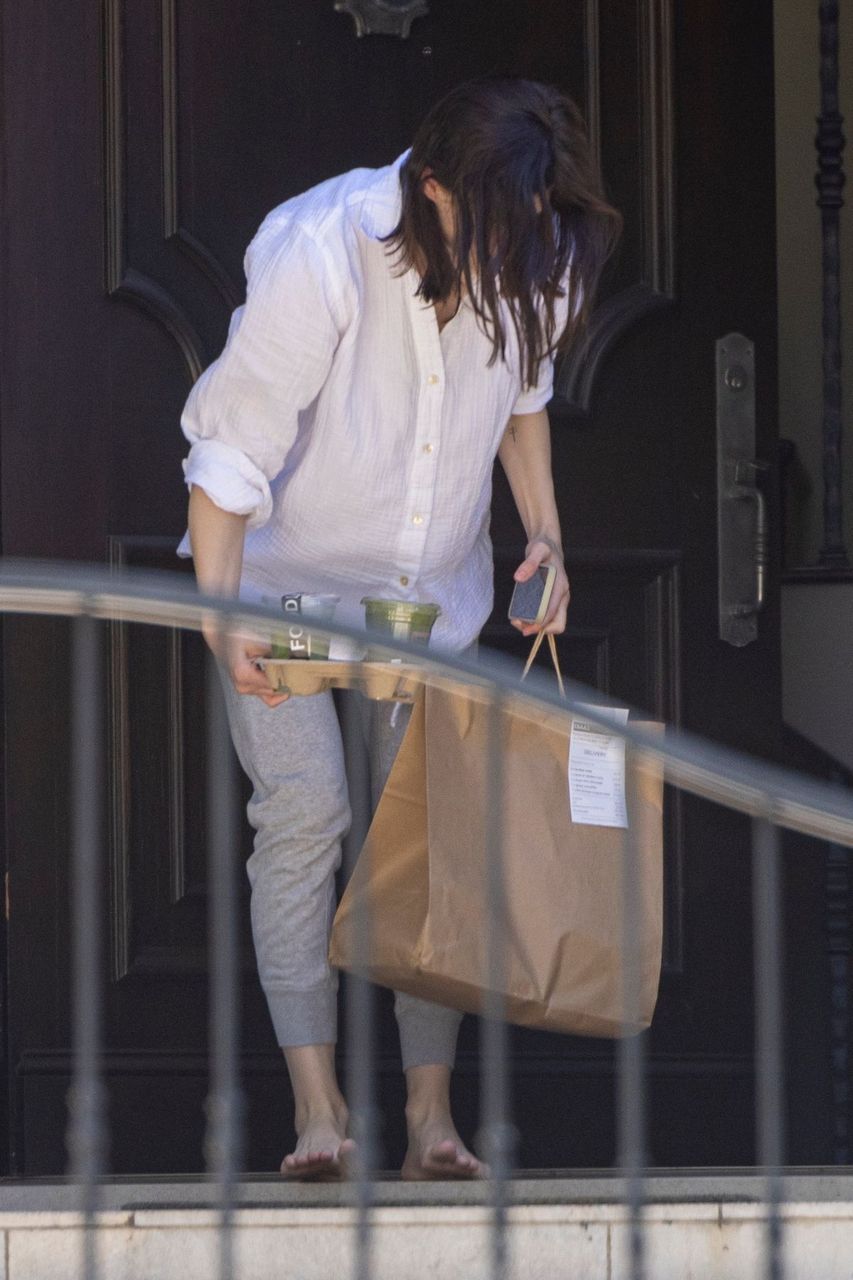 Alexandra Daddario Gets Food And Drinks Delivered To Her Home Los Angeles