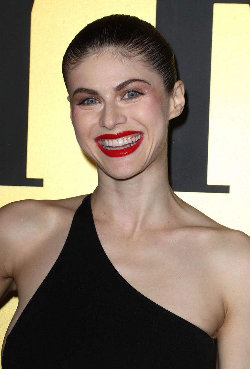 Alexandra Daddario Vanities Party Night For Young Hollywood Los Angeles
