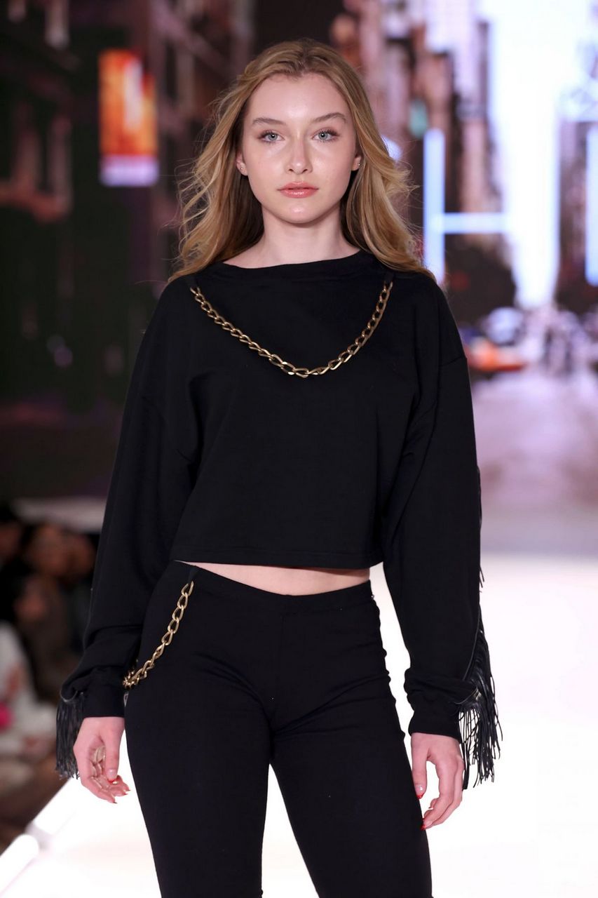 Alexandra Lenarchyk Runway 7 Debuts Fall 2022 Collections New York Fashion Week
