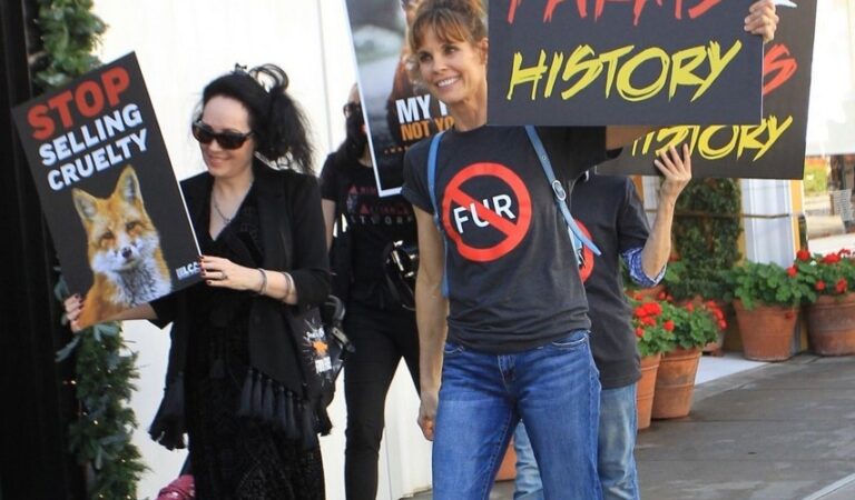 Alexandra Paul Anti Fur Protest Rodeo Drive Beverly Hills (7 photos)