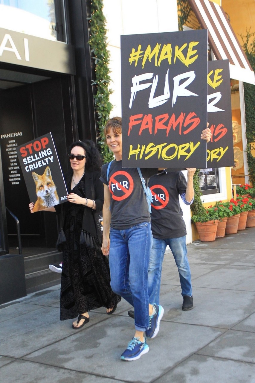 Alexandra Paul Anti Fur Protest Rodeo Drive Beverly Hills