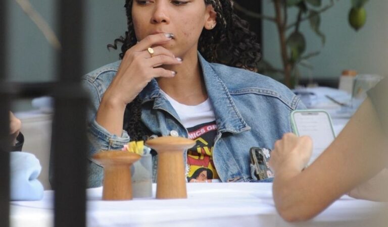 Alexandra Shipp Out For Lunch With Friend Beverly Hills (7 photos)