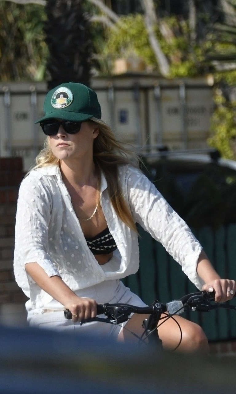 Ali Larter Out Riding Bike Brentwood