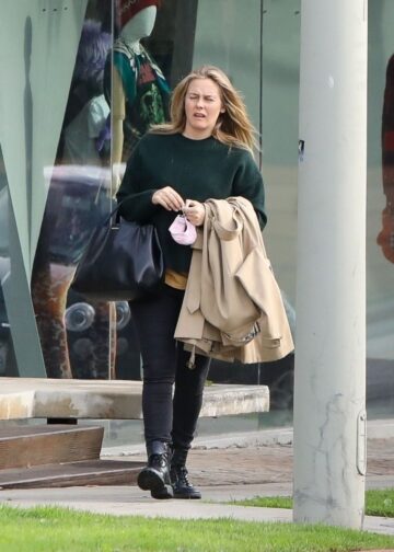 Alicia Silverstone Leaves Hair Salon West Hollywood