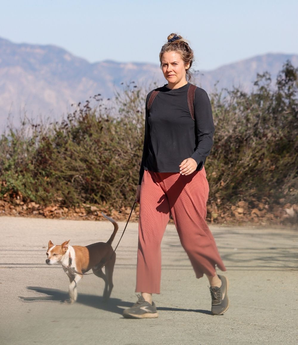 Alicia Silverstone Out Hikinig With Her Dog Hollywood Hills