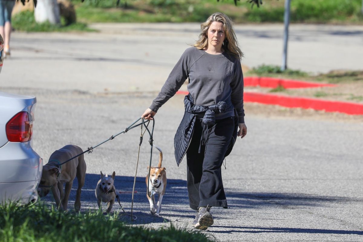 Alicia Silverstone Out With Her Dogs Los Angeles