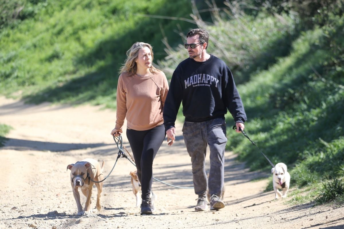Alicia Silvverstone Out Hiking Studio City With Male Friend
