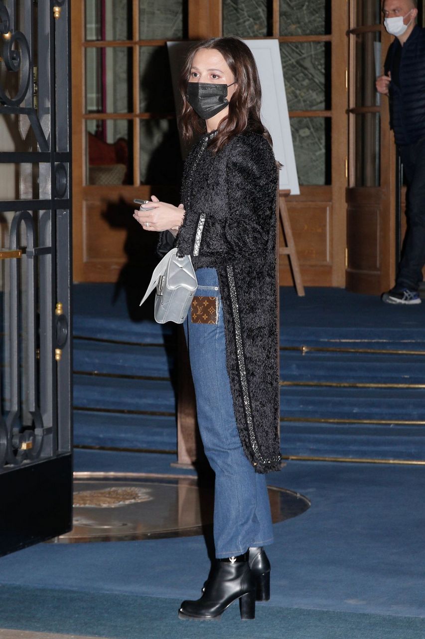 Alicia Vikander Arrives Her Hotel Paris