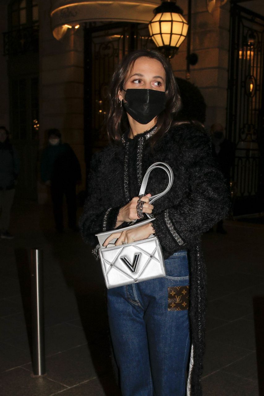 Alicia Vikander Arrives Her Hotel Paris