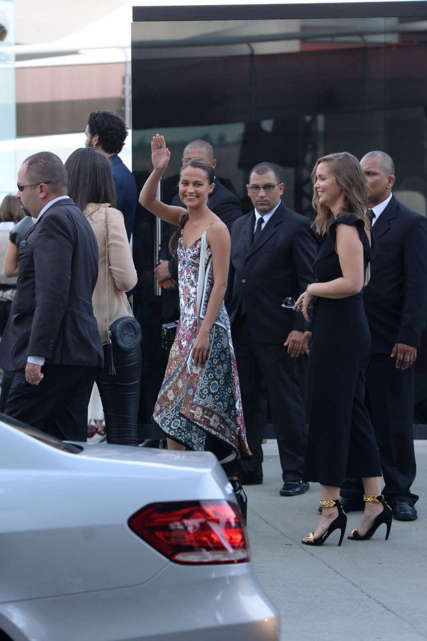 Alicia Vikander Arrives Louis Vuitton Show Rio De Janeiro