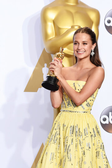 Alicia Vikander Poses With The Award For Best