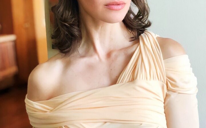 Alison Brie Is A Heavenly Sight Hot (1 photo)