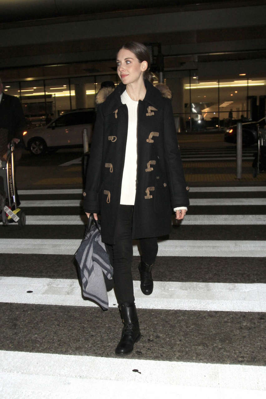 Alison Brie Lax Airport Los Angeles
