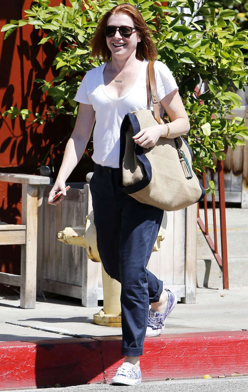 Alyson Hannigan Out About Brentwood