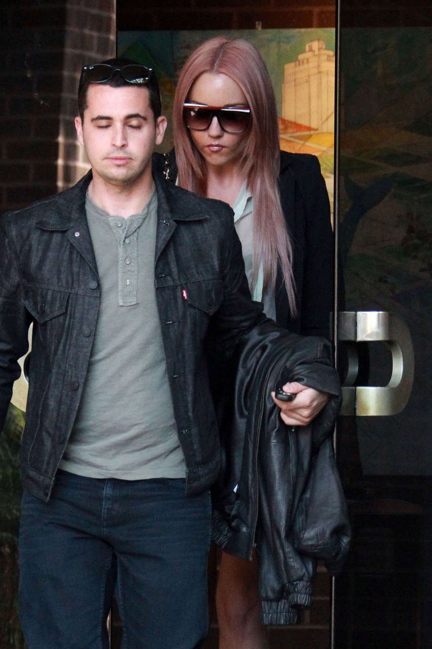 Amanda Bynes Released From West Hollywood Sheriffs Station