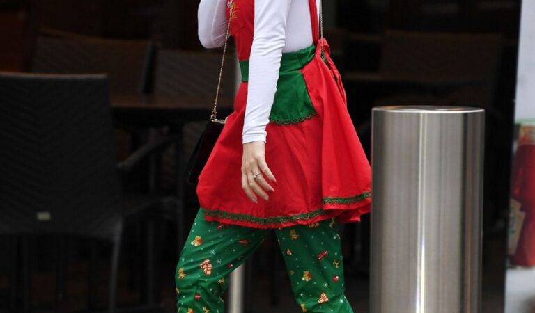 Amanda Holden Elf Costume Global Radio Studios London (7 photos)
