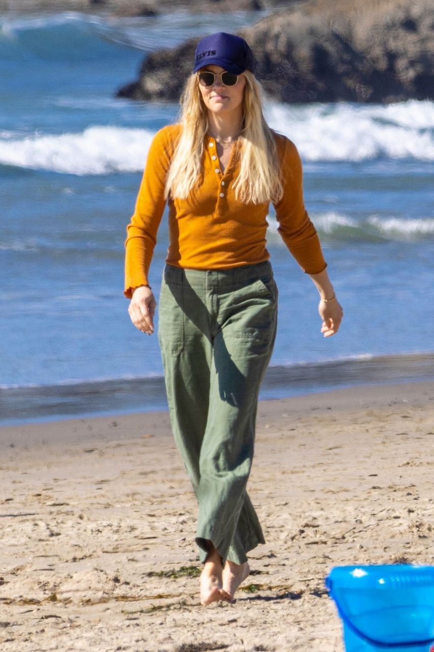 Amanda Kloots Out Beach Malibu