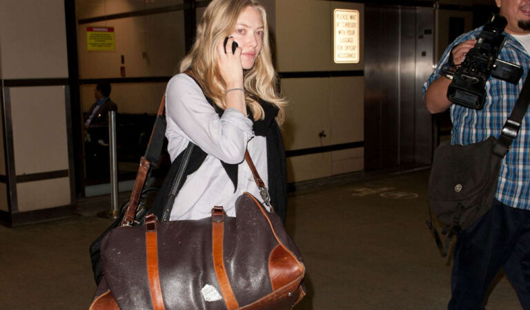 Amanda Seyfried Lax Airport (24 photos)