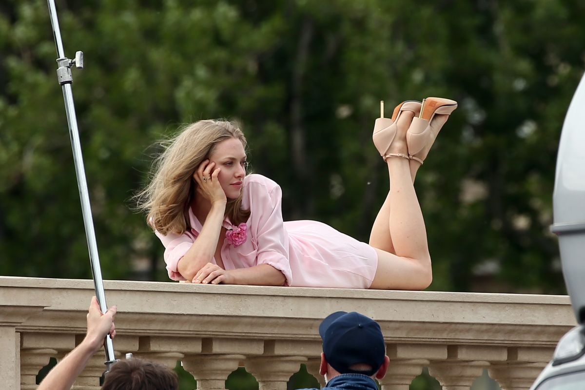 Amanda Seyfried Set Of Photoshoot Paris