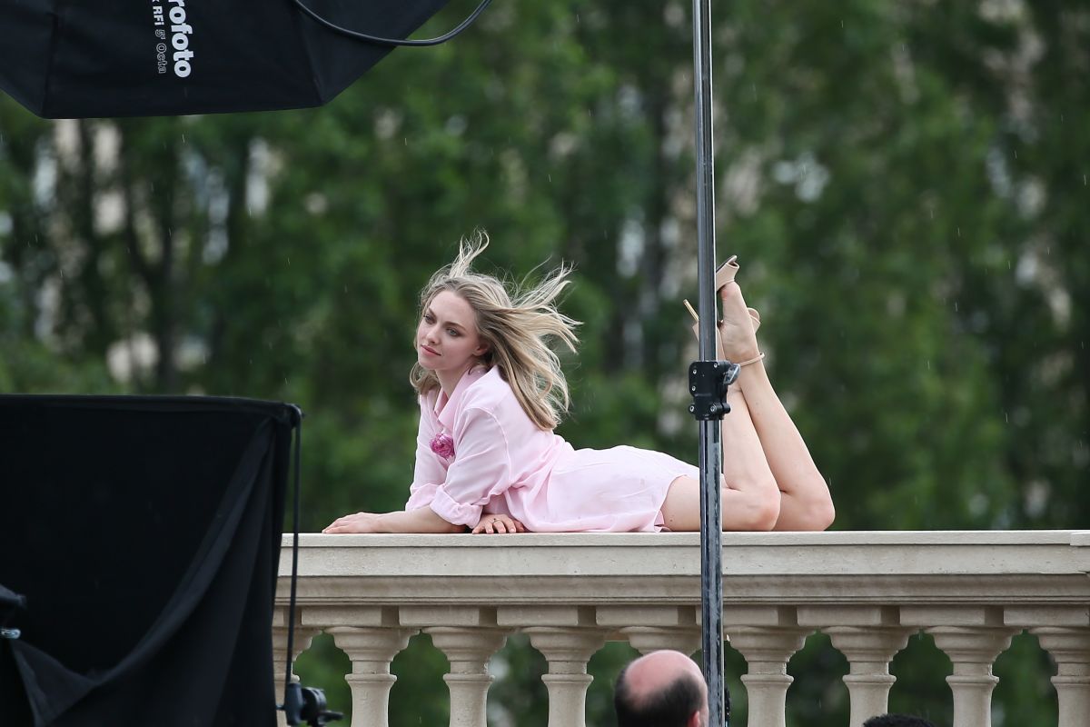 Amanda Seyfried Set Of Photoshoot Paris