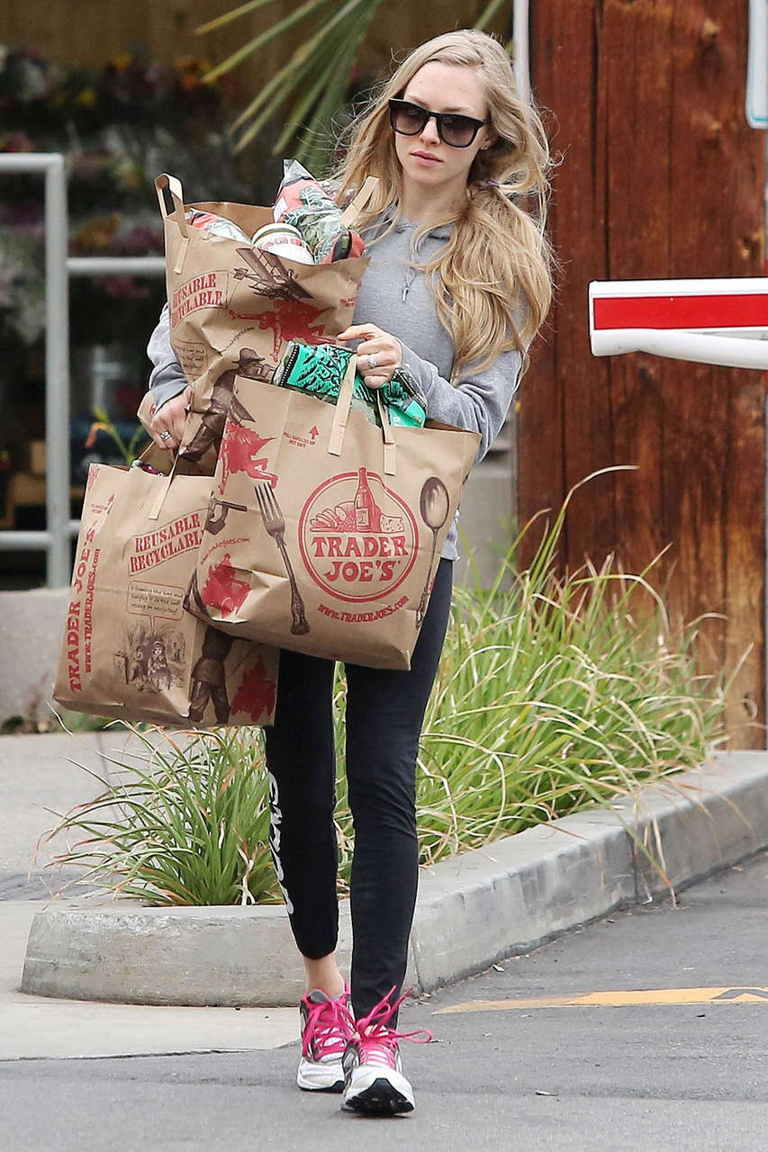 Amanda Seyfried Shopping Trader Joes Los Angeles