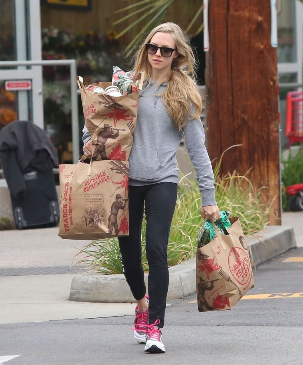 Amanda Seyfried Shopping Trader Joes Los Angeles