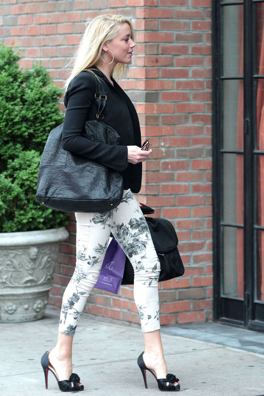 Amber Heard Arriving Her Hotel New York