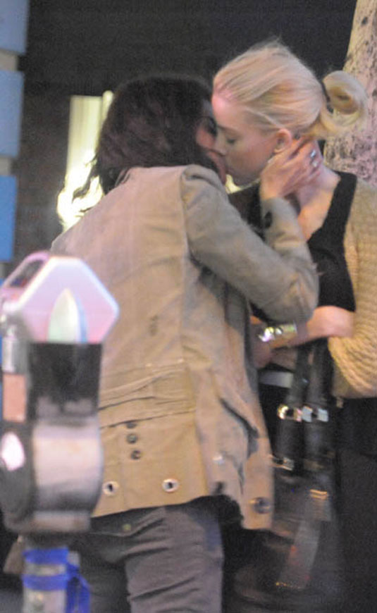Amber Heard Kissing With Girl Los Feliz