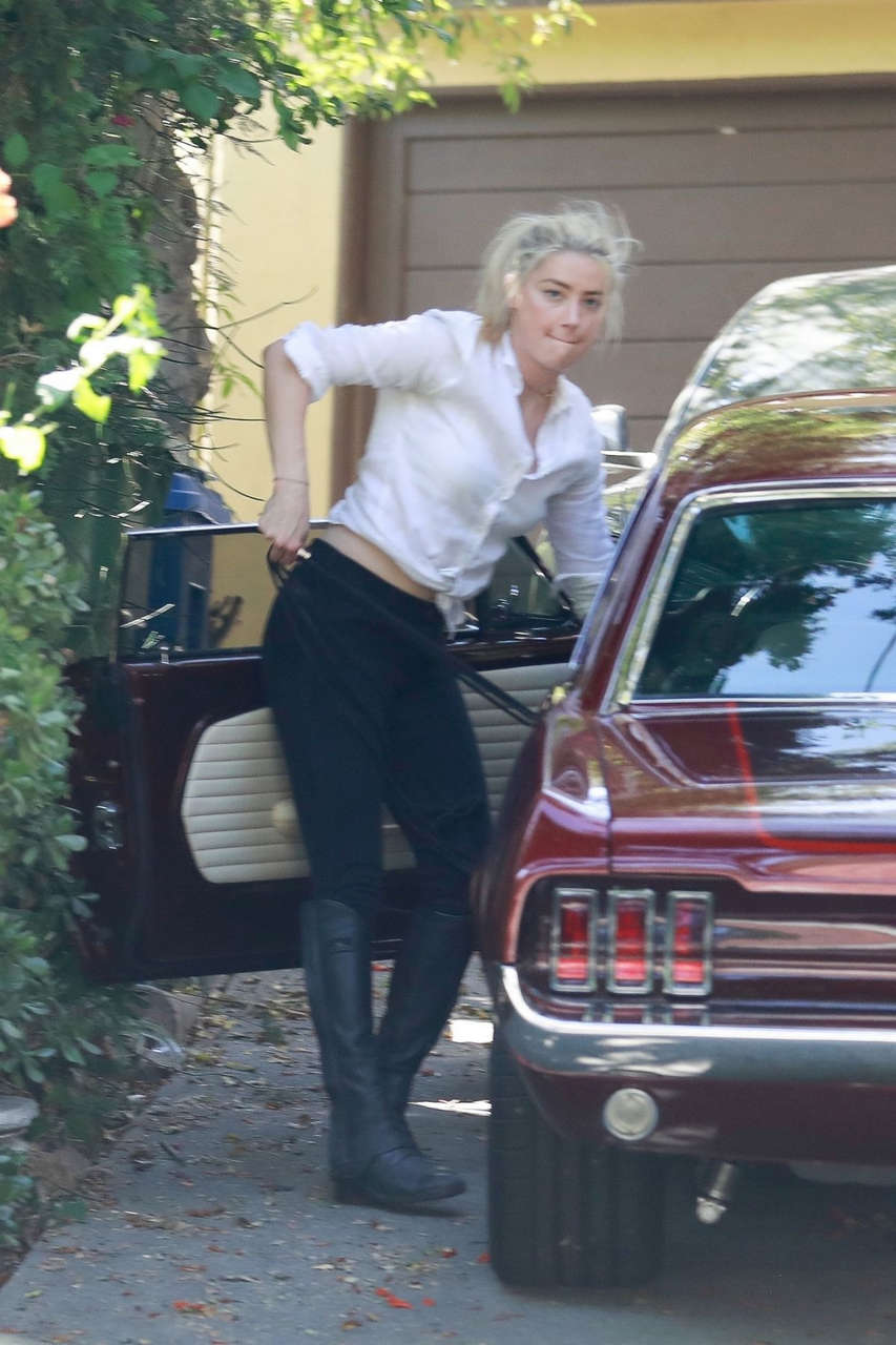 Amber Heard Out Driving Los Angeles
