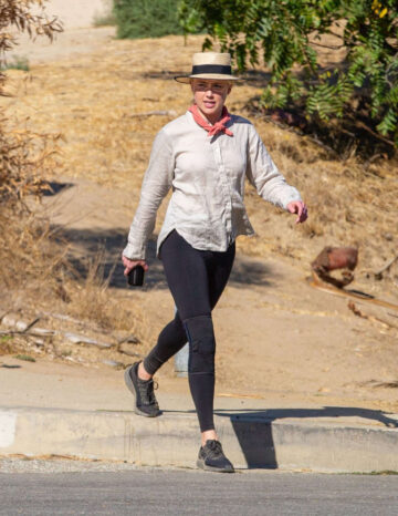 Amber Heard Out Hikinig Elysian Park Los Angeles