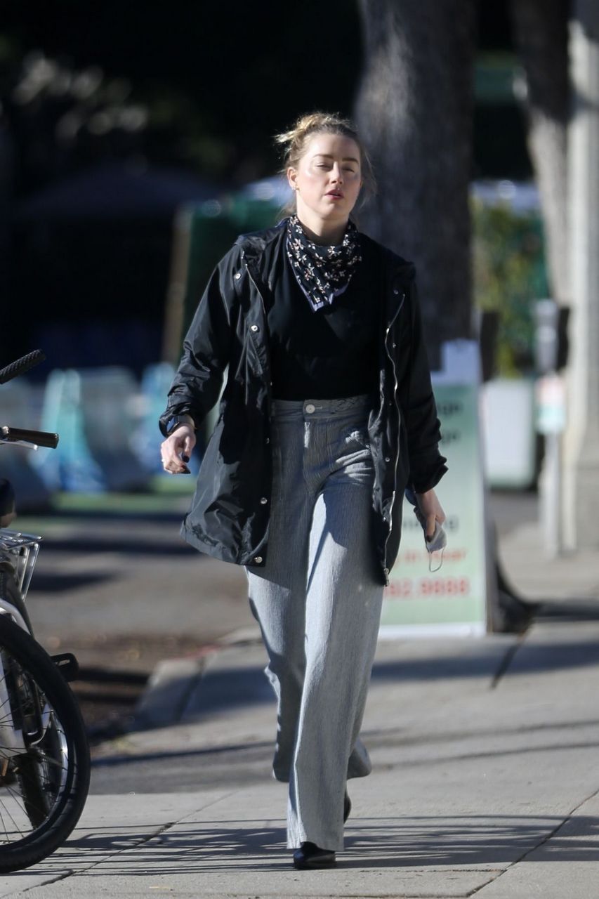 Amber Heard Shopping Nosefrida Santa Monica
