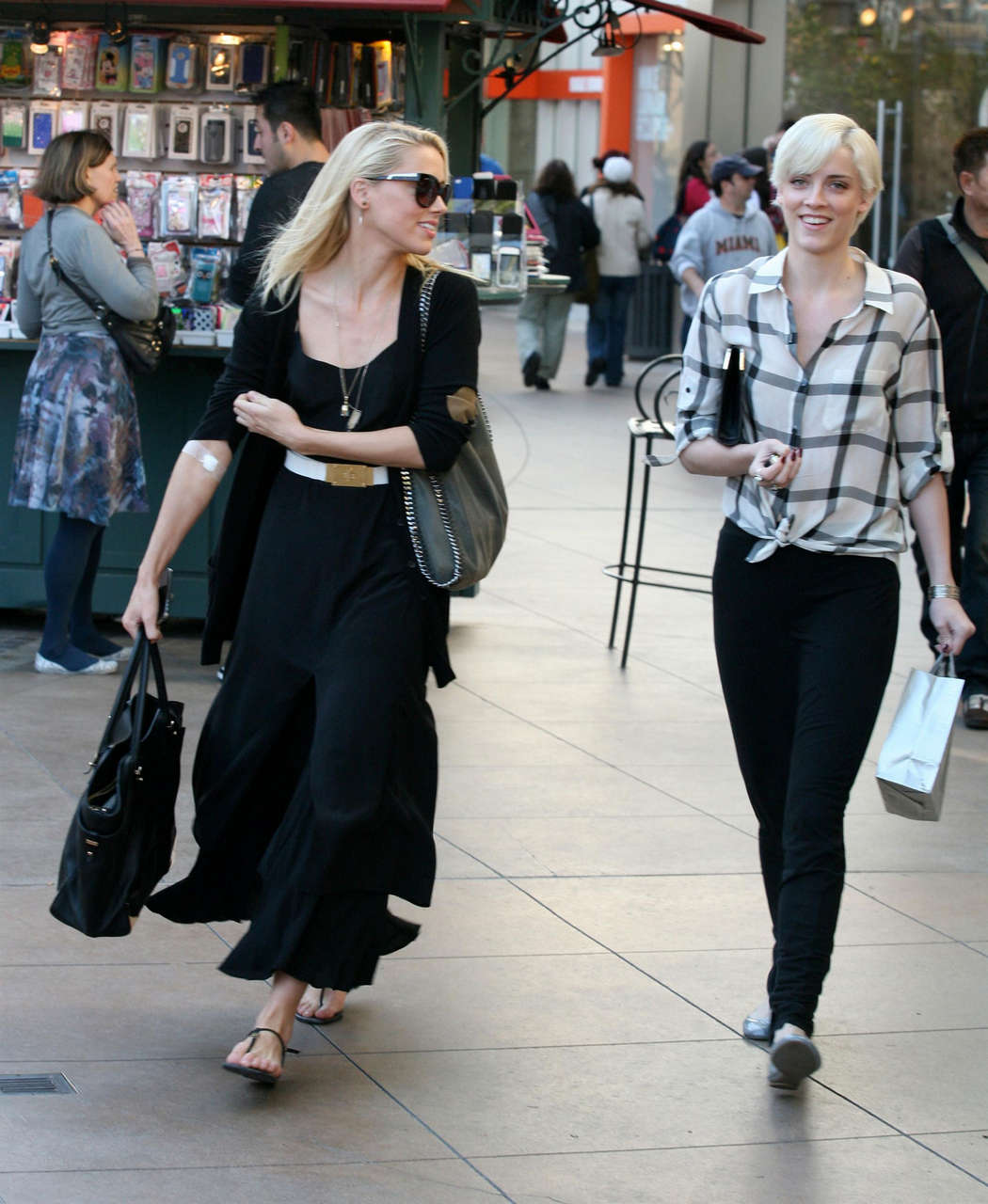 Amber Heard Withr Sister Shopping Grove West Hollywood
