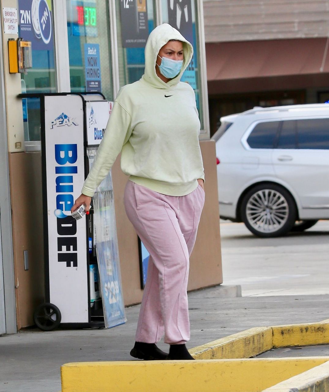 Amber Rose Gas Station Los Angeles